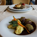 Srnčí hřbet s krustou z medvědího česneku, bylinková polenta